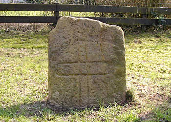 Kreuzstein "Saures Feld"